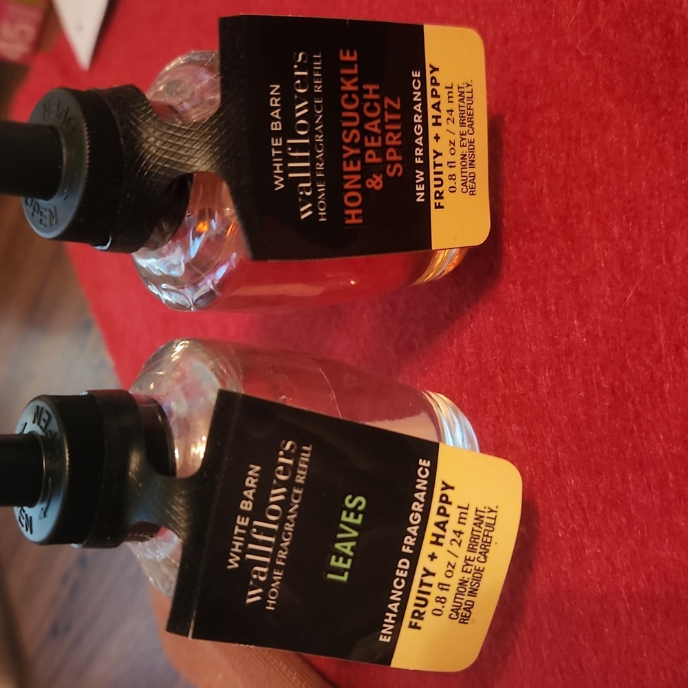 NWT 2pk Wallflowers